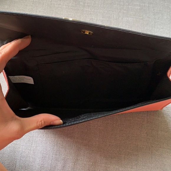 Guess Clutch for Spring/Summer - Picture 5 of 5